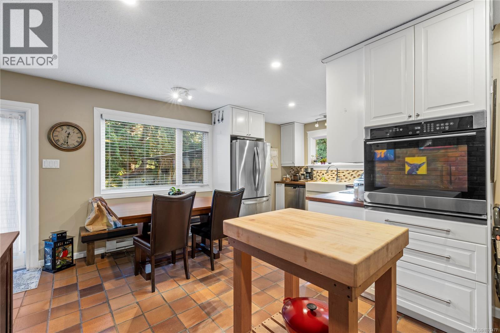 2763 Parker Rd, Nanoose Bay