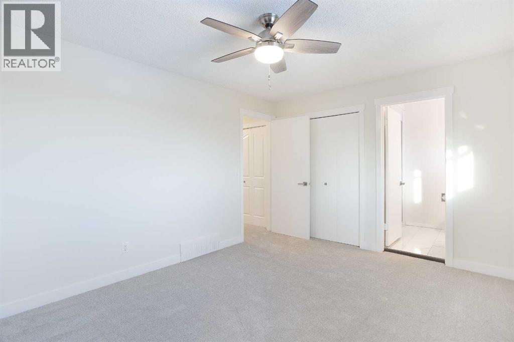 Single Family House for Sale in  Deer Run Drive SE Deer Run Calgary 