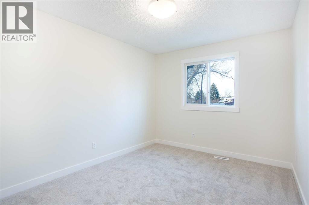 Single Family House for Sale in  Deer Run Drive SE Deer Run Calgary 