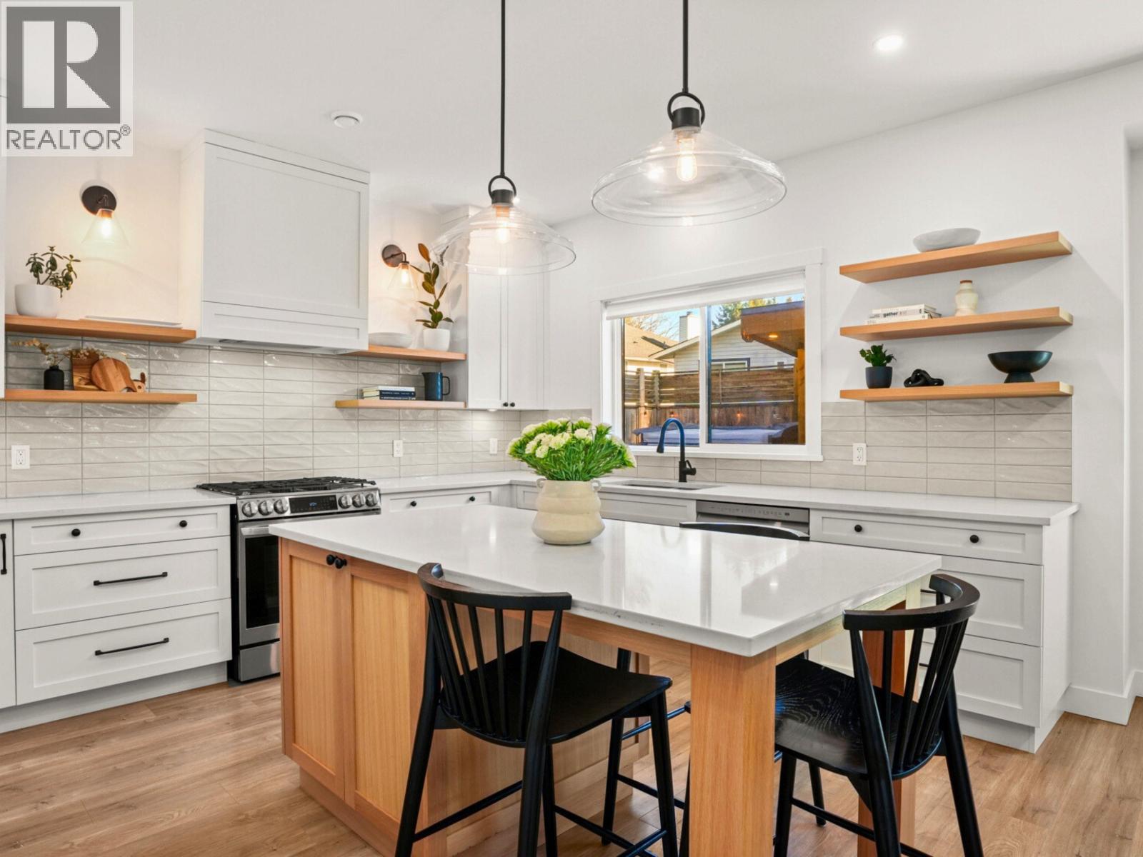 510 JORDAN WAY, Gibsons