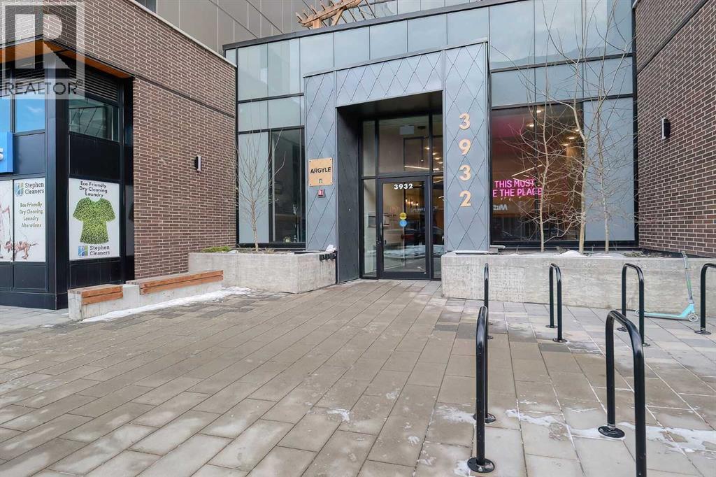 Single Family House for Sale in   University Avenue NW University District Calgary 