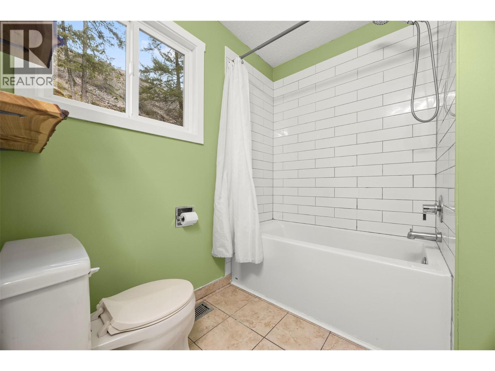  6348 Forest Hill Drive, Peachland