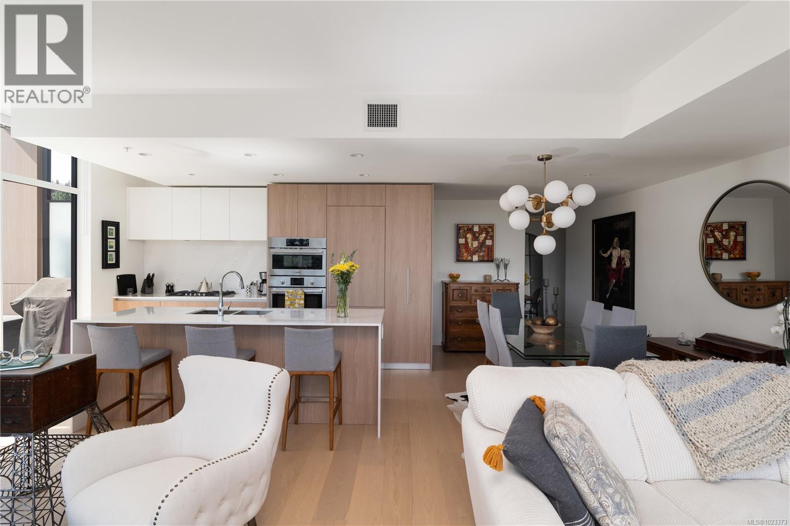 602 2000 Hannington Road, Langford