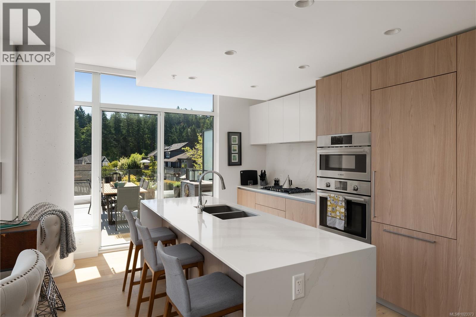 602 2000 Hannington Road, Langford