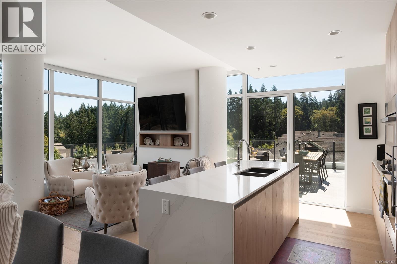 602 2000 Hannington Road, Langford