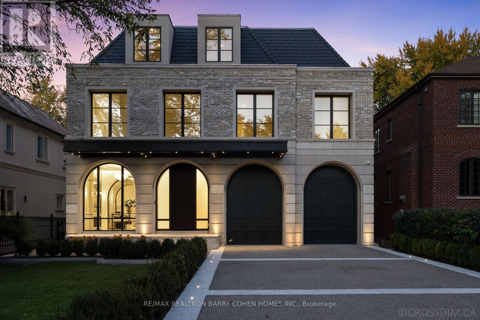 Listing photo of 117 YONGE BOULEVARD