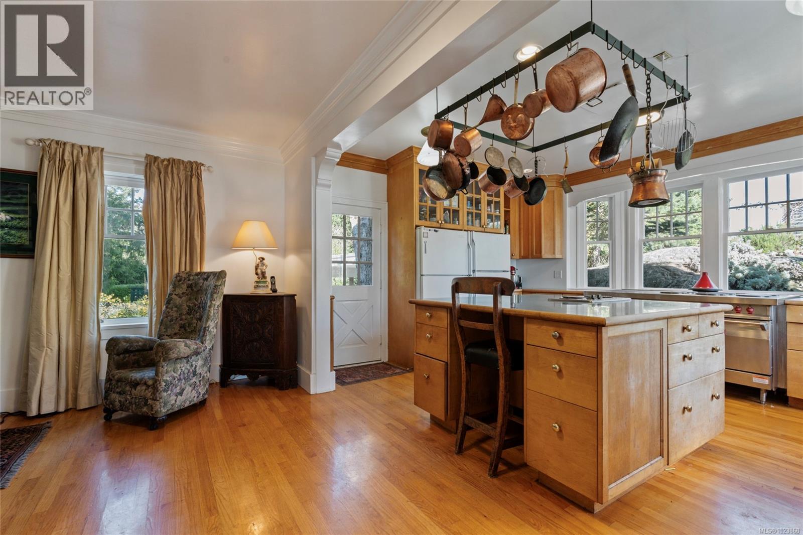  3045 McAnally Road, Saanich