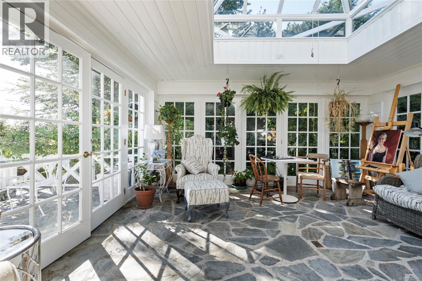  3045 McAnally Road, Saanich