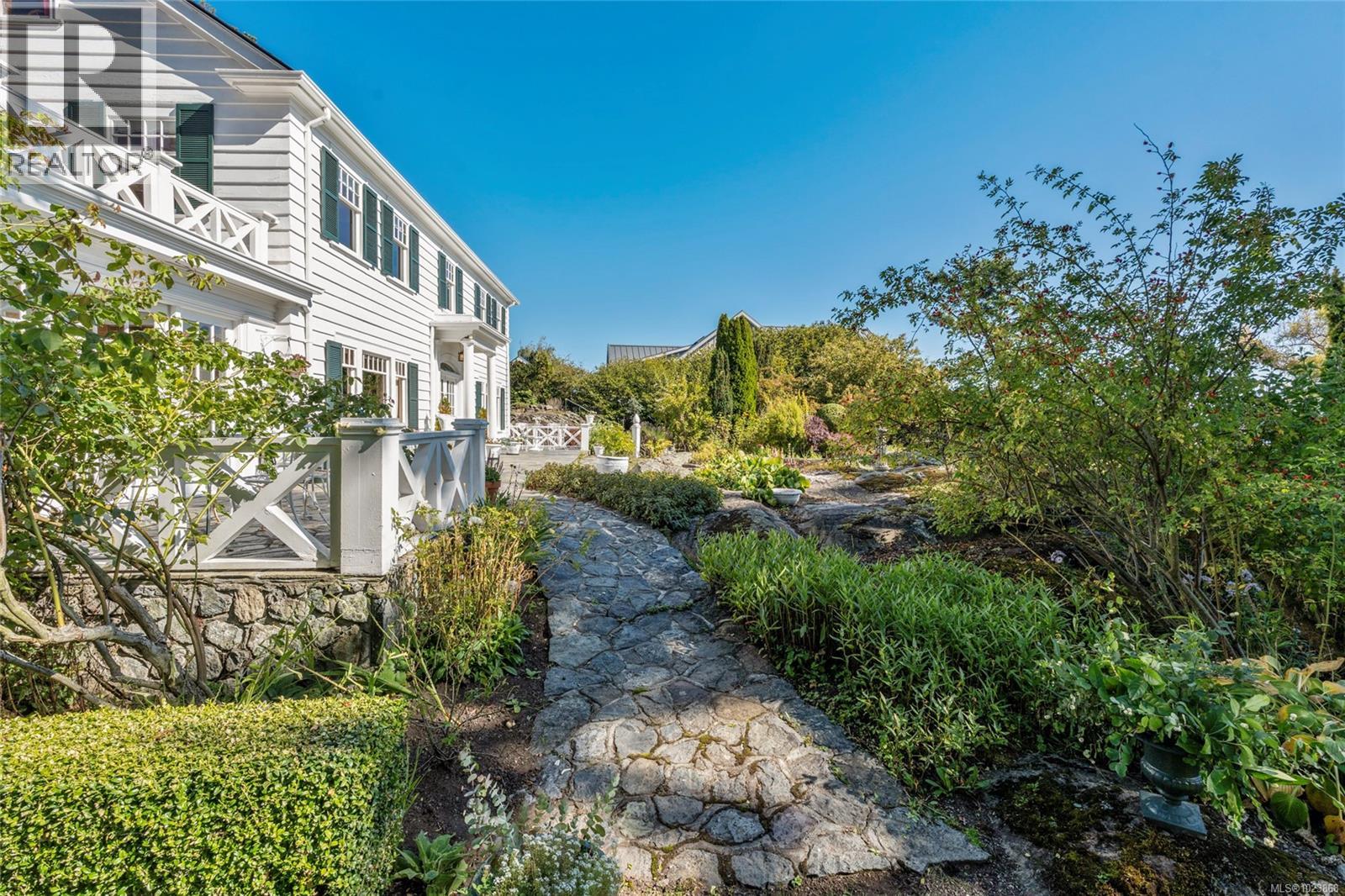  3045 McAnally Road, Saanich