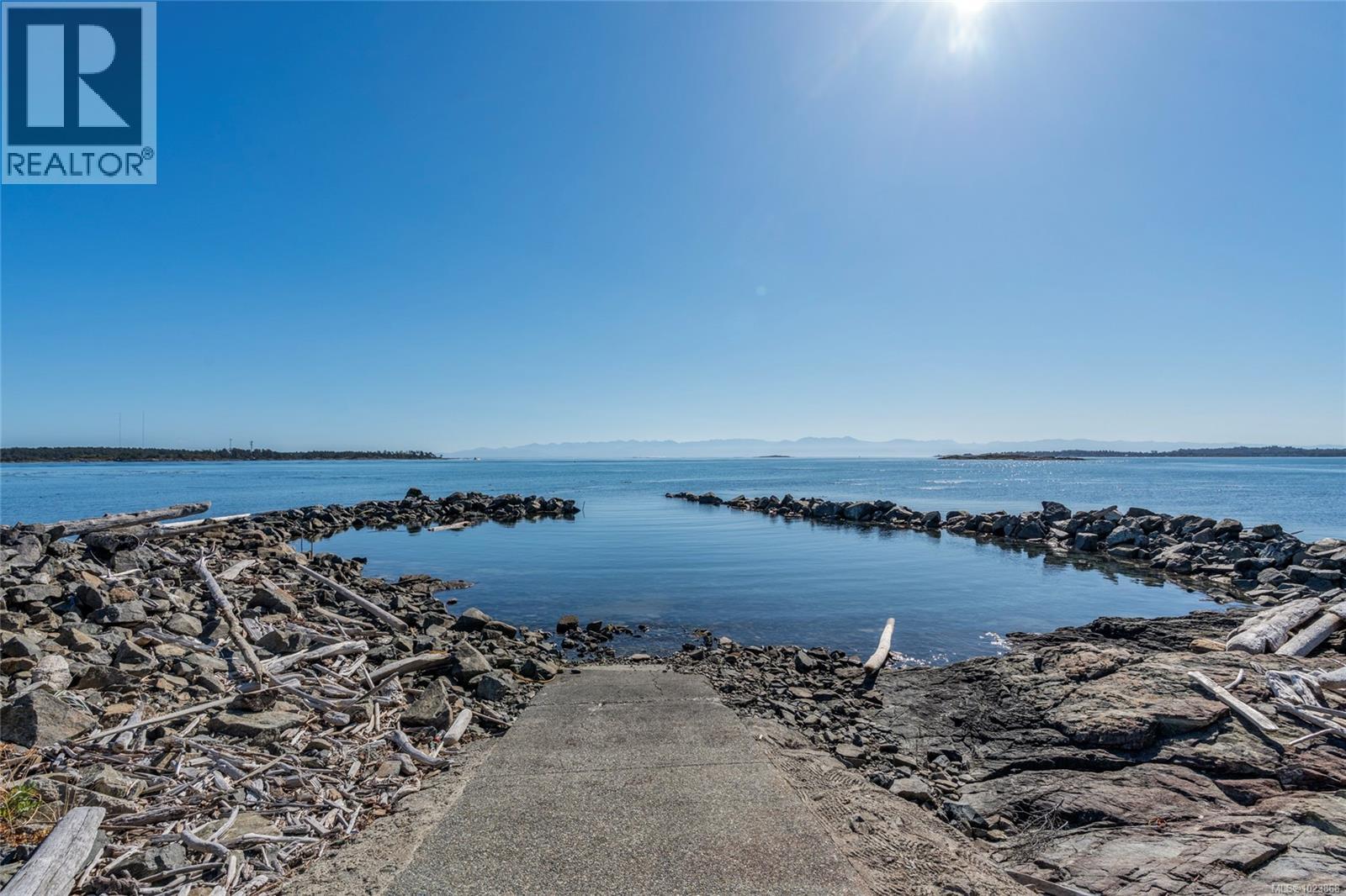  3045 McAnally Road, Saanich