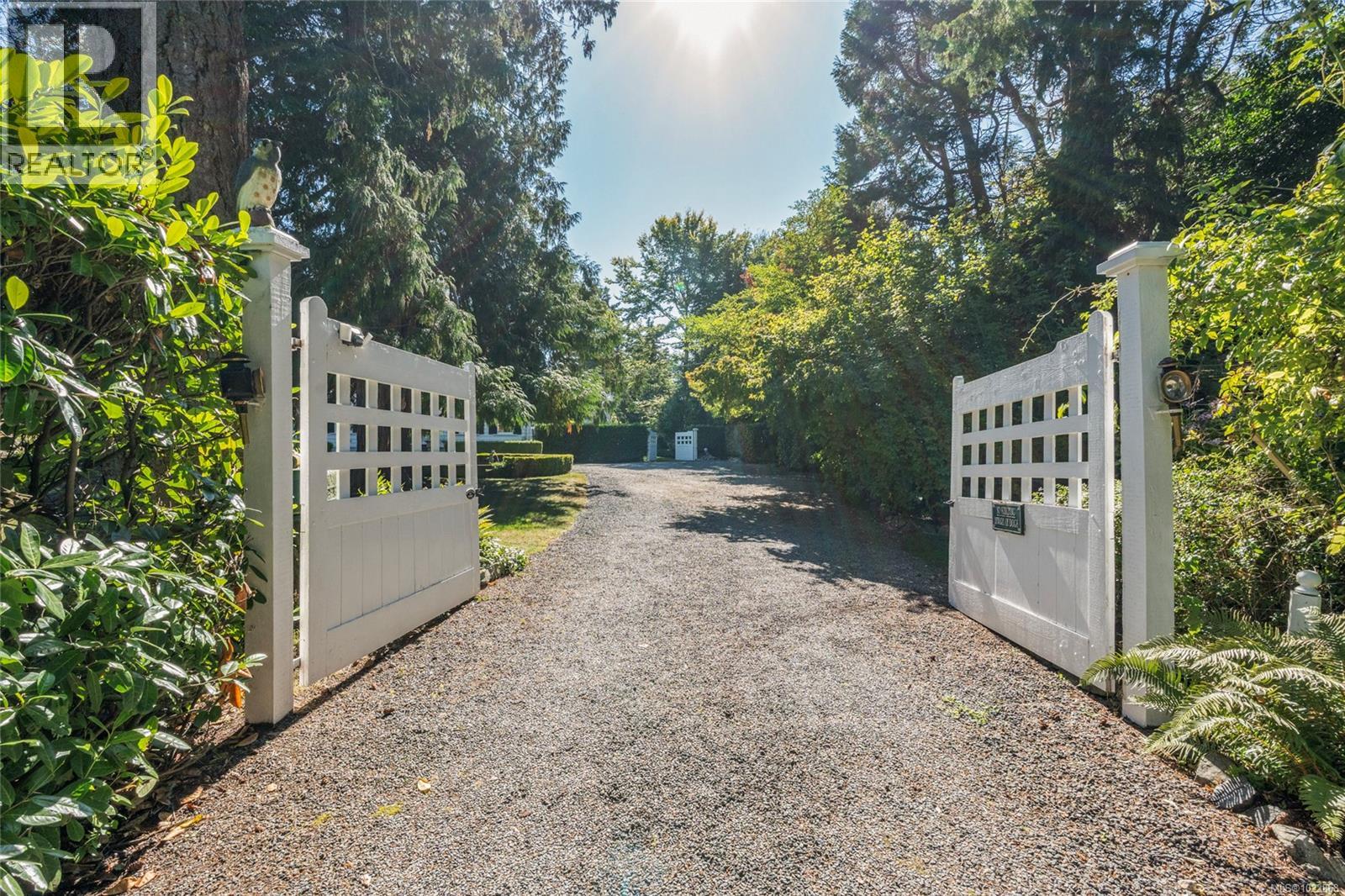 3045 McAnally Road, Saanich