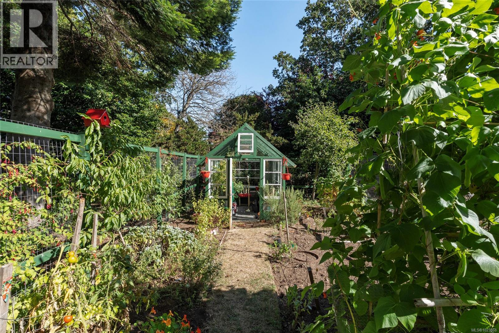  3045 McAnally Road, Saanich