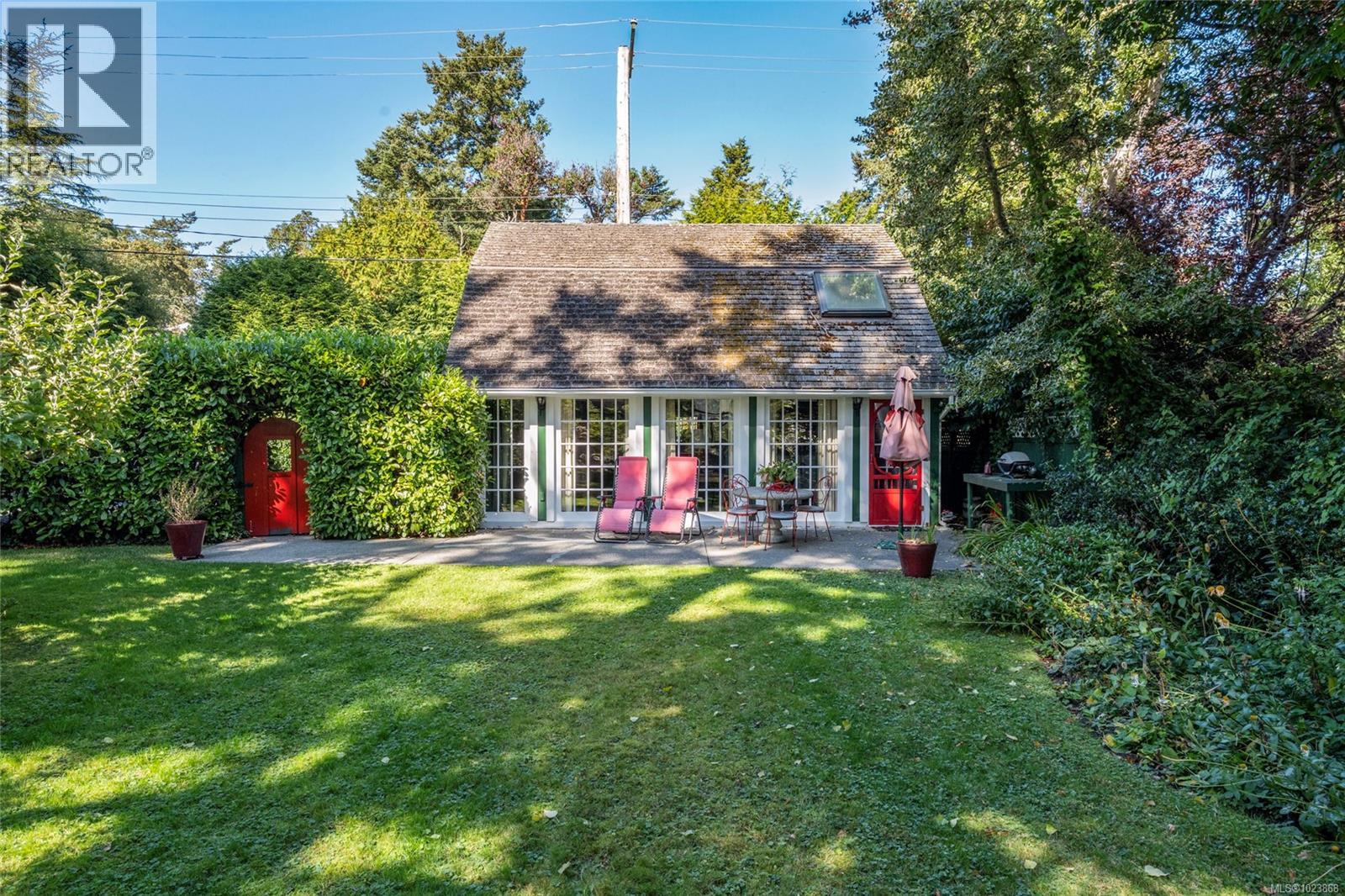  3045 McAnally Road, Saanich