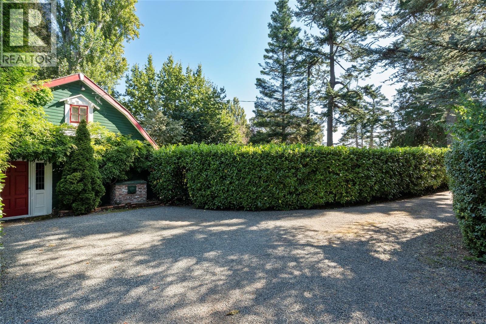  3045 McAnally Road, Saanich