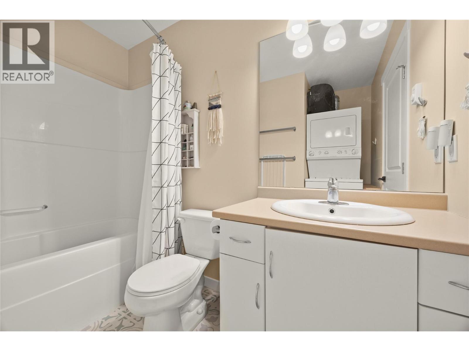 210 1481 Glenmore Road North, Kelowna