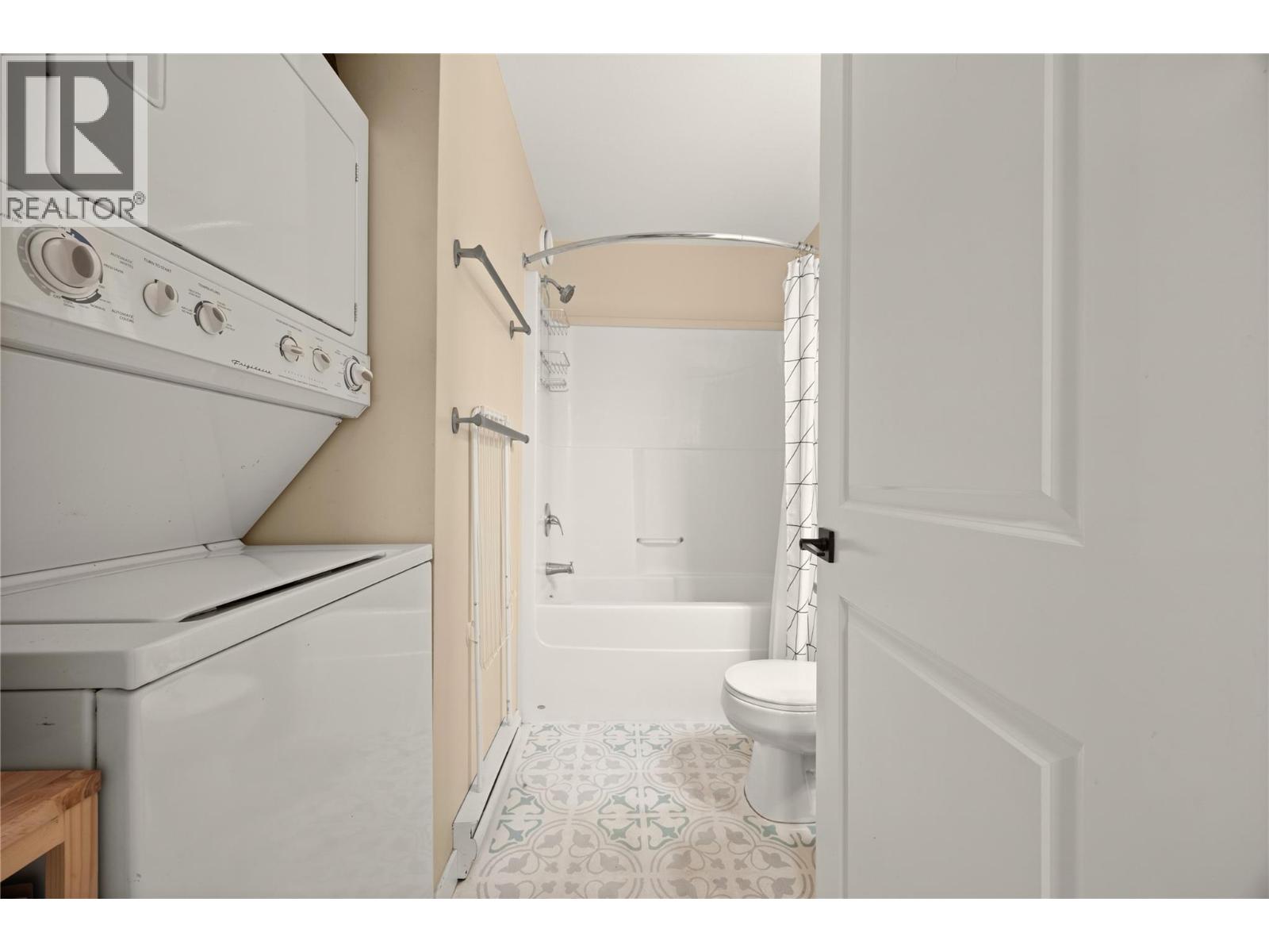 210 1481 Glenmore Road North, Kelowna