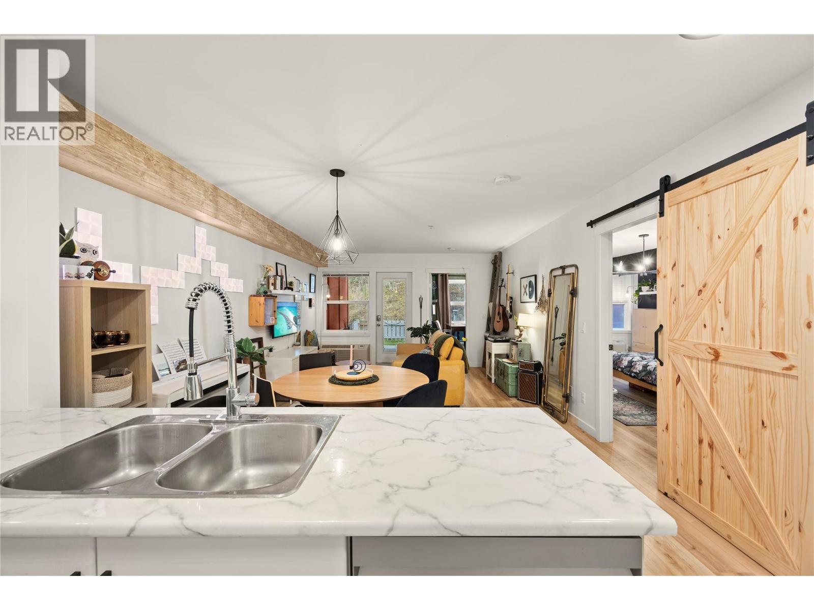 210 1481 Glenmore Road North, Kelowna