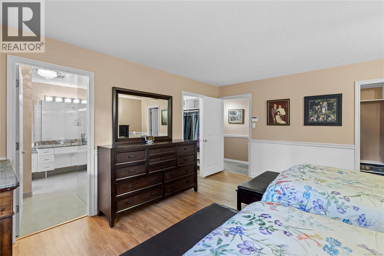 566 Crescent Rd W, Qualicum Beach