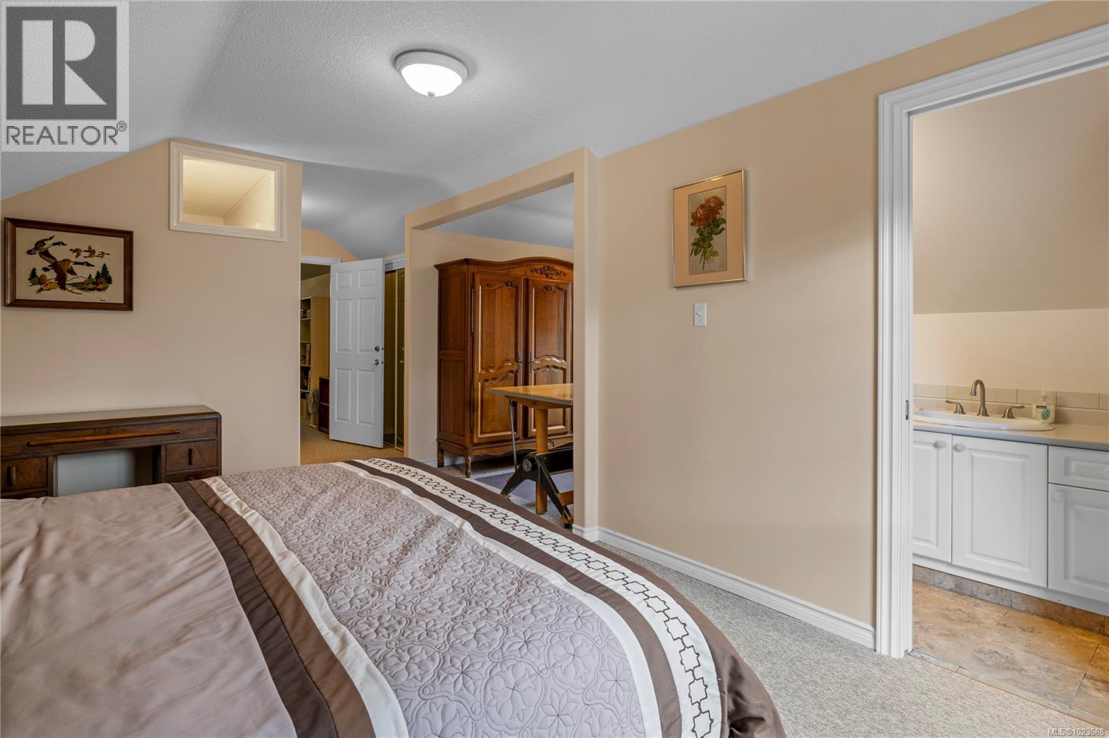 566 Crescent Rd W, Qualicum Beach