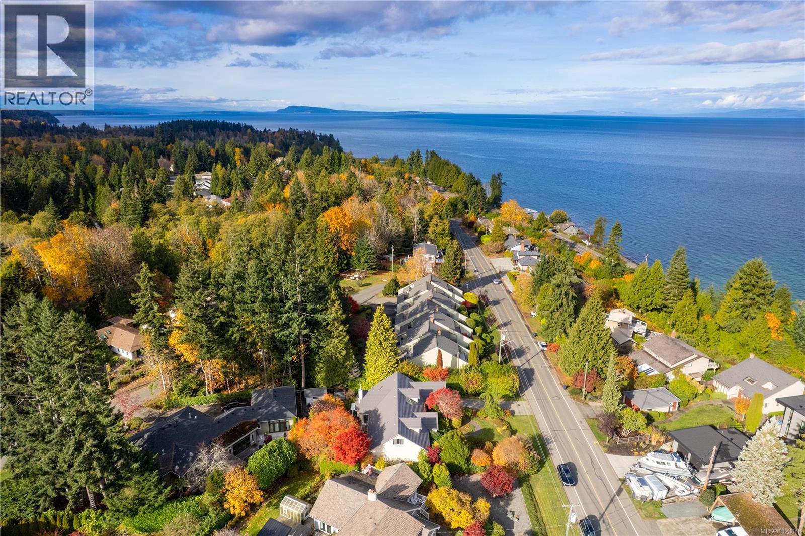 566 Crescent Rd W, Qualicum Beach