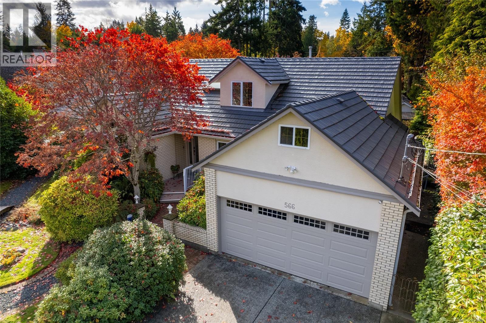 566 Crescent Rd W, Qualicum Beach