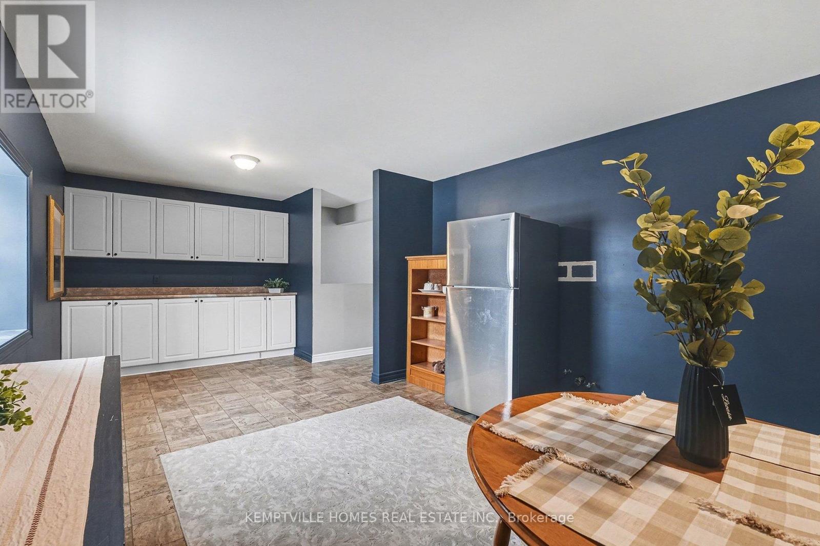 UPPER KITCHEN