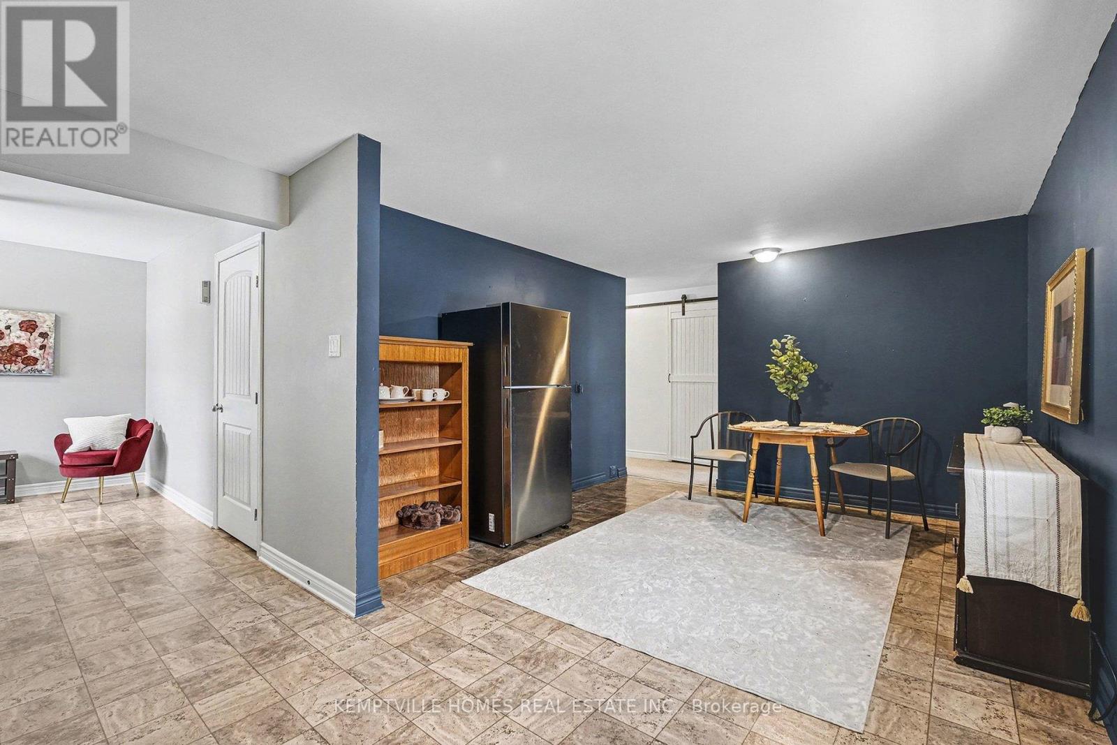 UPPER KITCHEN