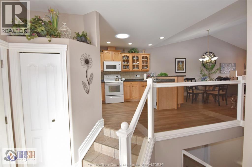 135 WOODYCREST - Photo 5 of 50, Kingsville, Ontario