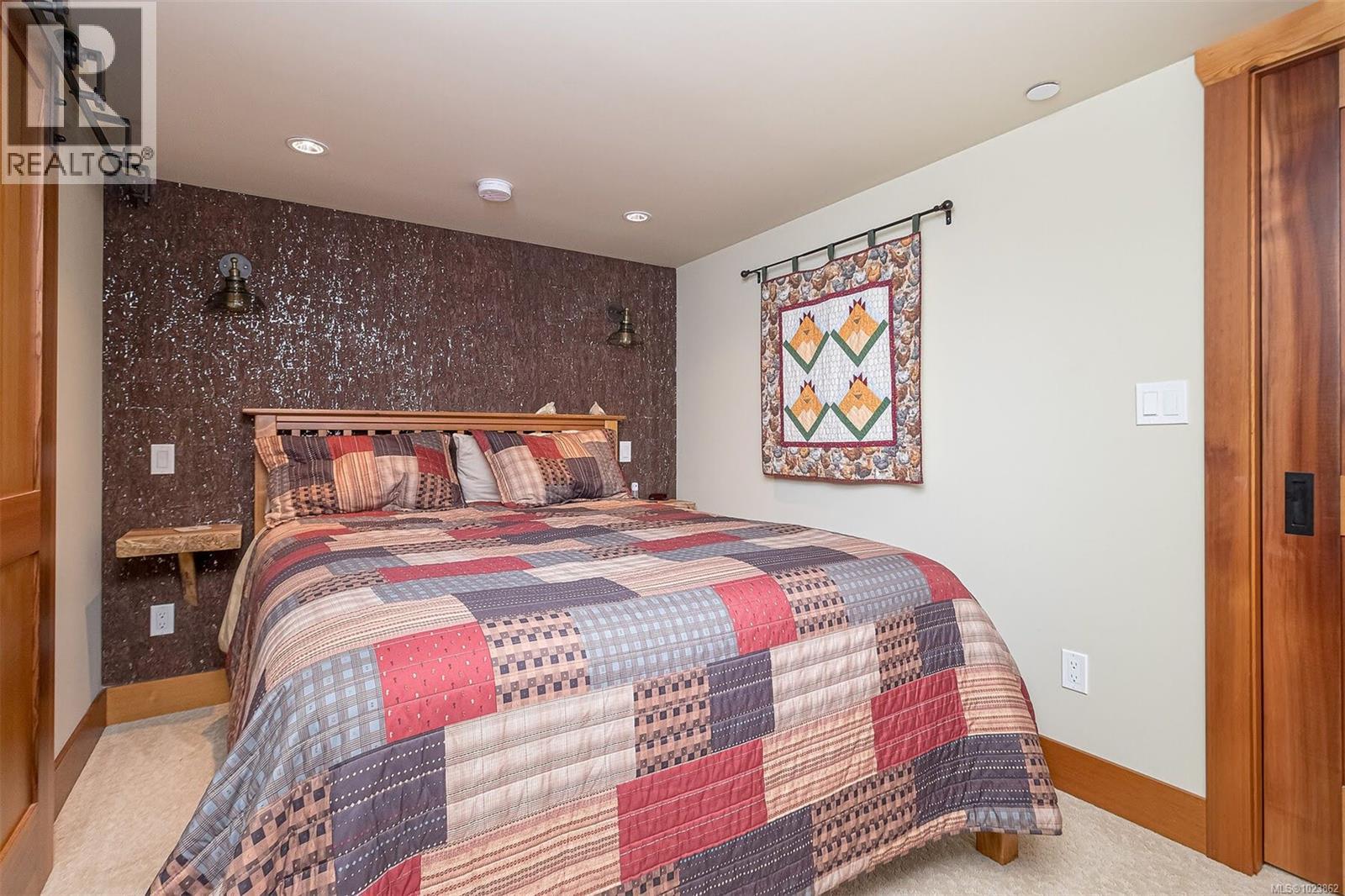 141 MAPLELEAF LANE - 45