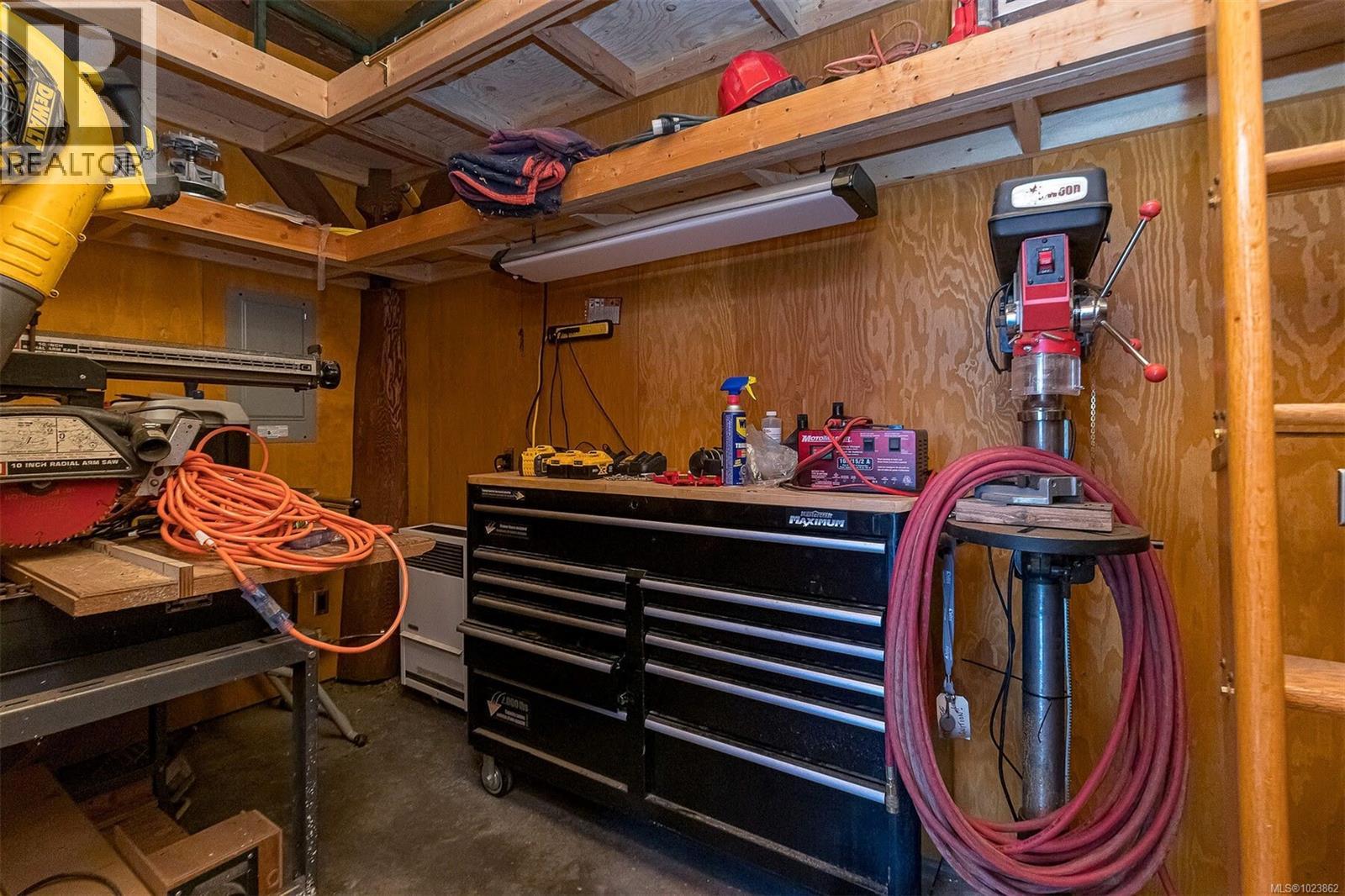 141 MAPLELEAF LANE - 72