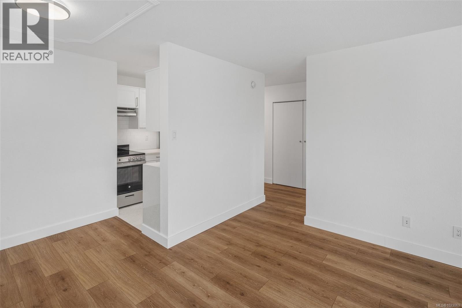 303 2095 Oak Bay Ave, Oak Bay