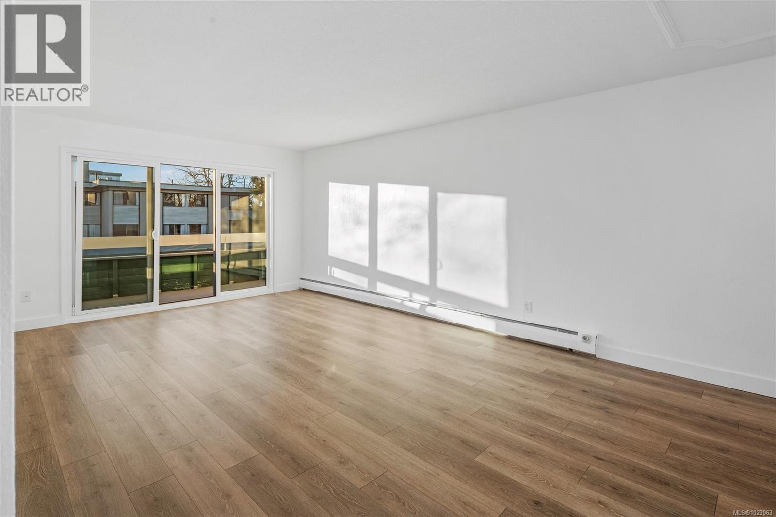 303 2095 Oak Bay Ave, Oak Bay