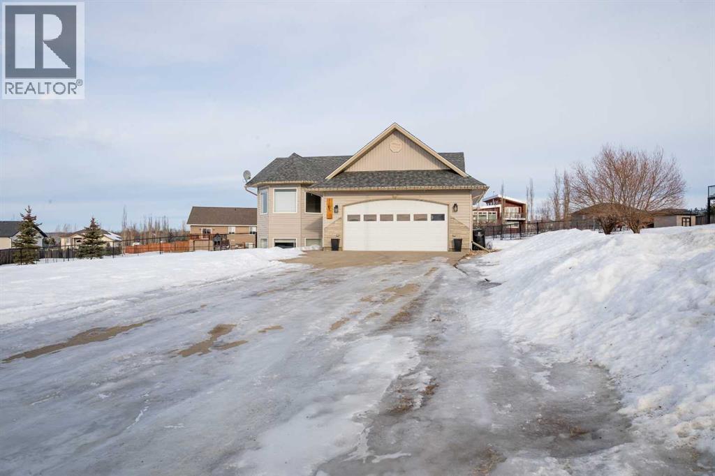 1105 Stacey Drive - Photo 2 of 30, Beaverlodge, Alberta