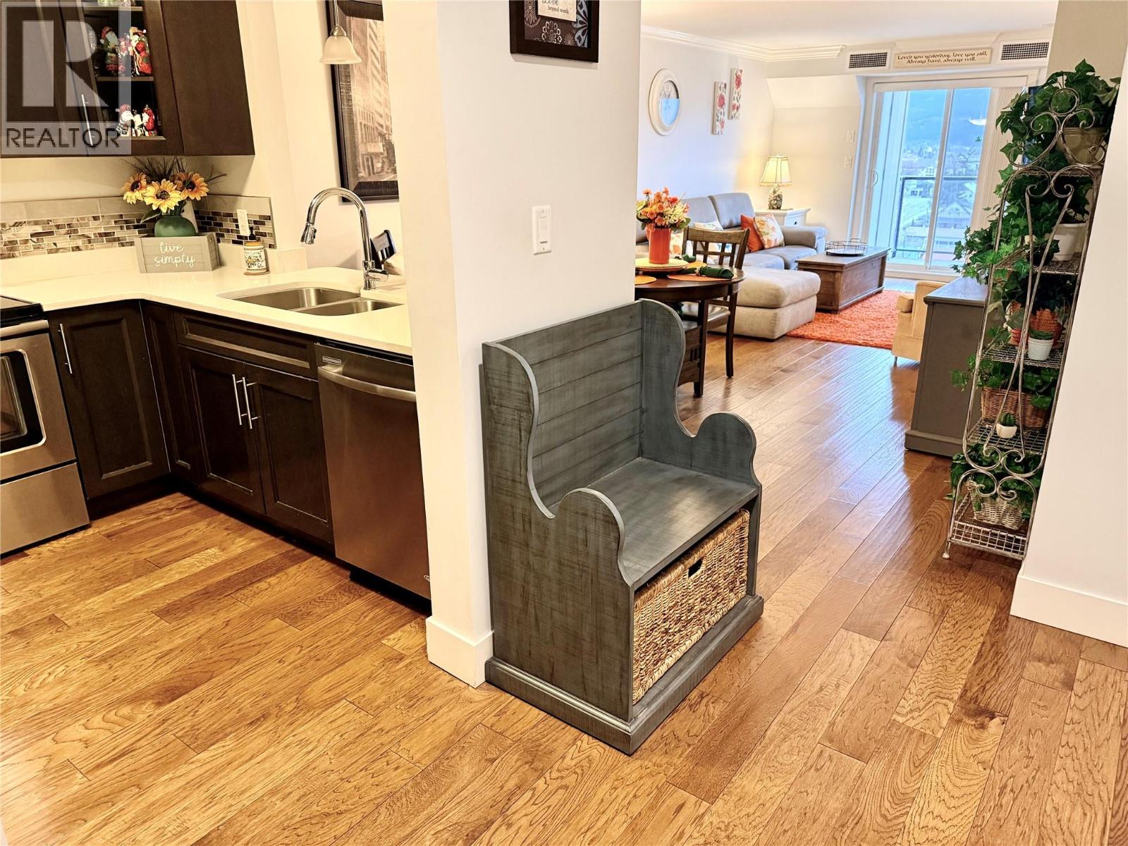 403 330 4 Avenue Southeast, Salmon Arm