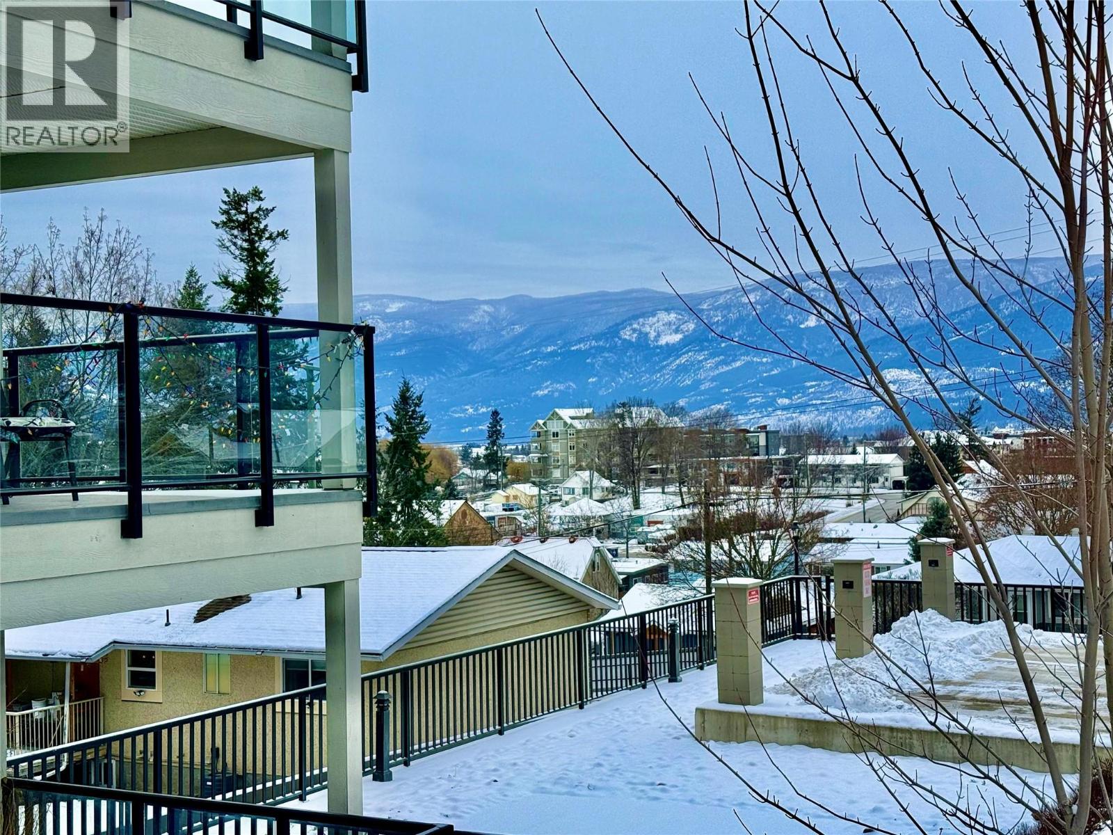 403 330 4 Avenue Southeast, Salmon Arm