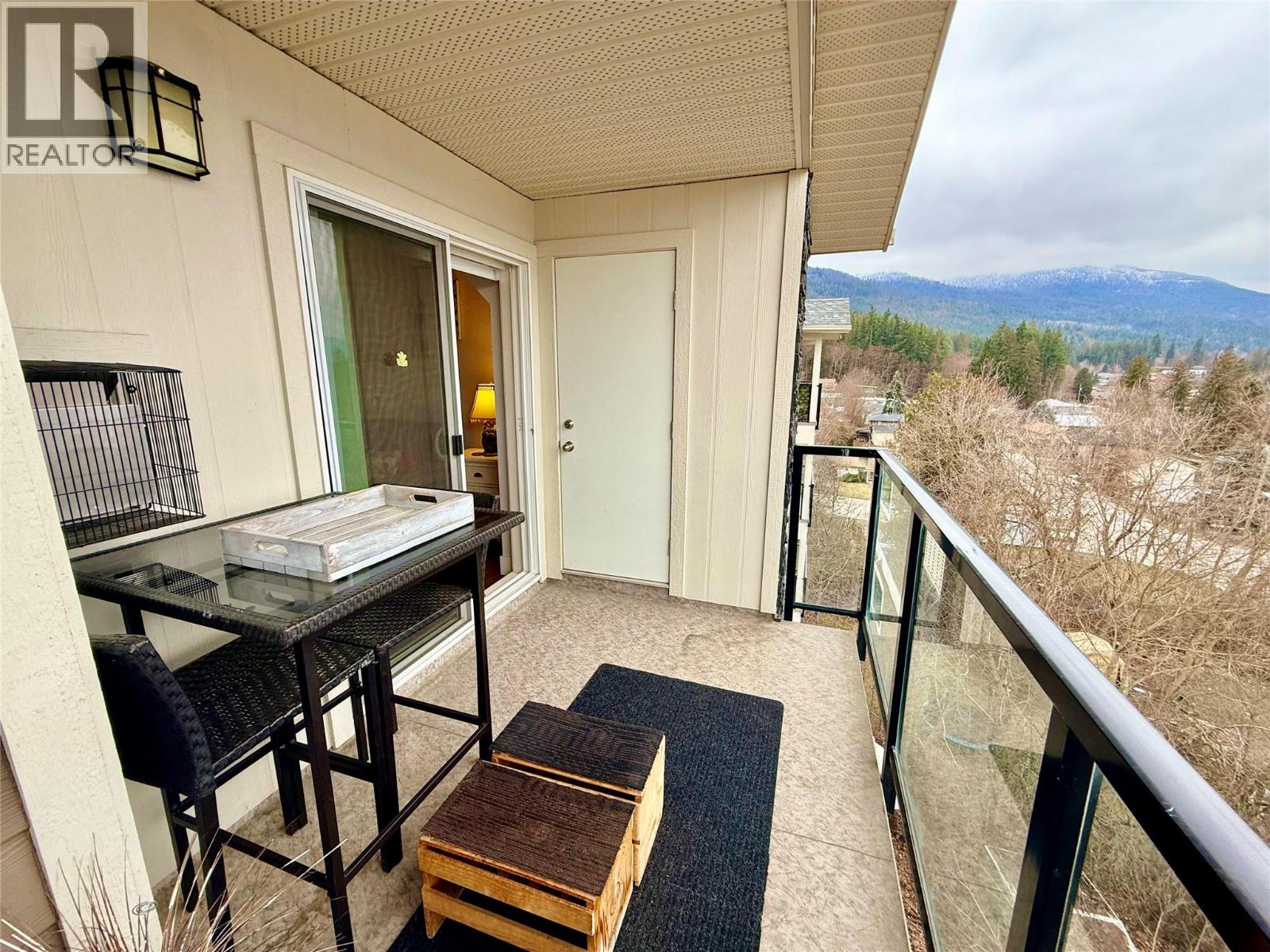 403 330 4 Avenue Southeast, Salmon Arm