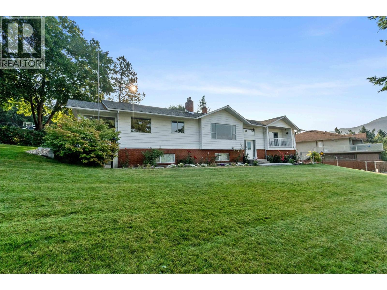  1541 20 Avenue Northeast, Salmon Arm