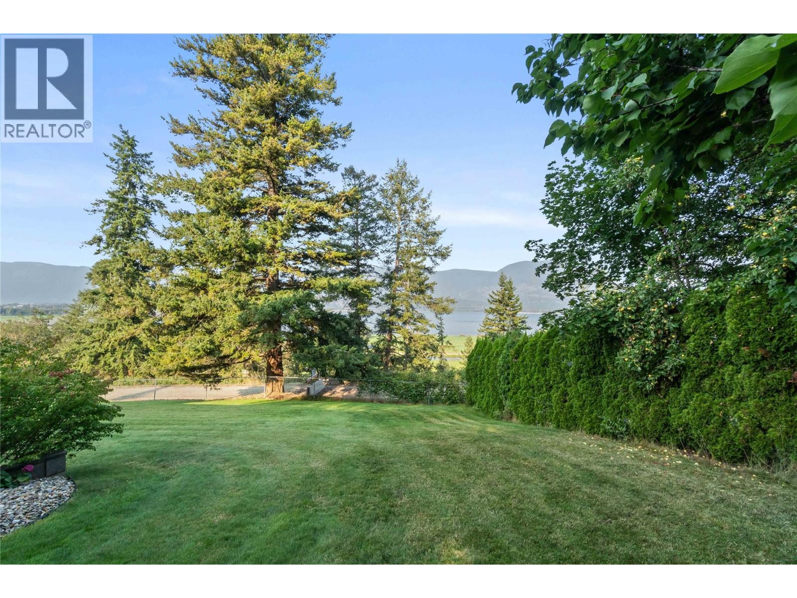  1541 20 Avenue Northeast, Salmon Arm