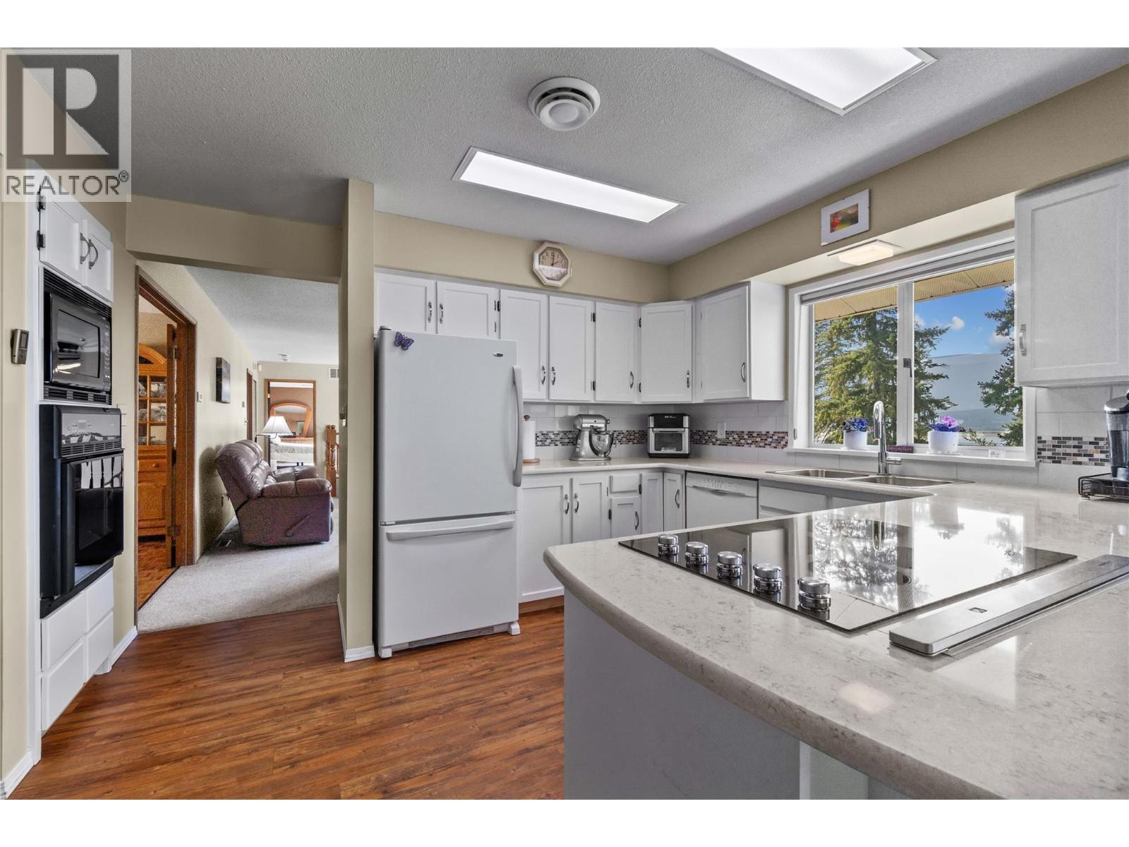  1541 20 Avenue Northeast, Salmon Arm