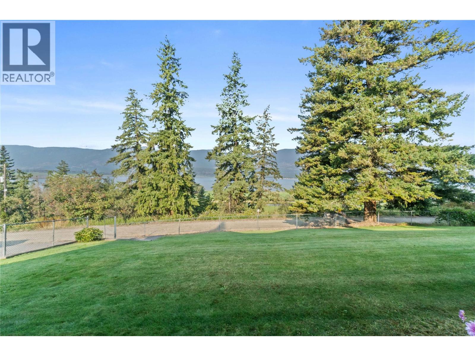  1541 20 Avenue Northeast, Salmon Arm