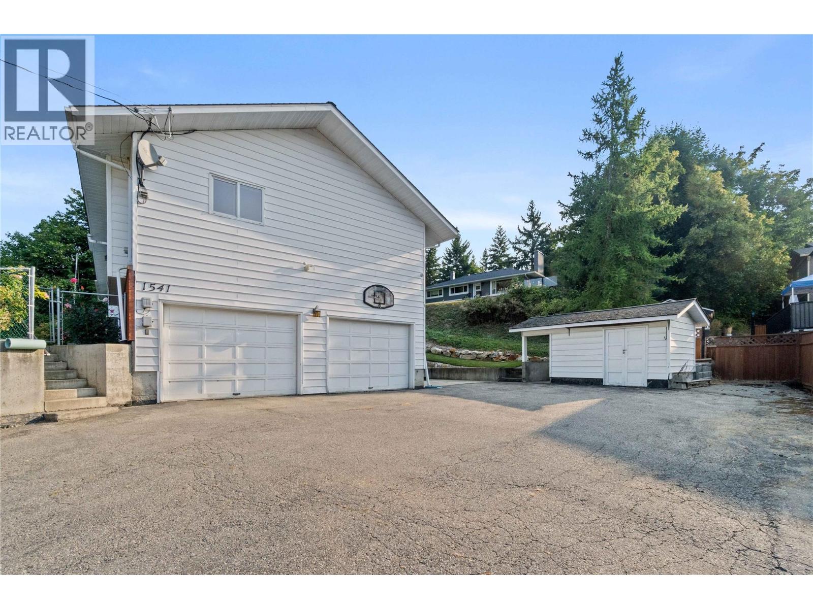  1541 20 Avenue Northeast, Salmon Arm