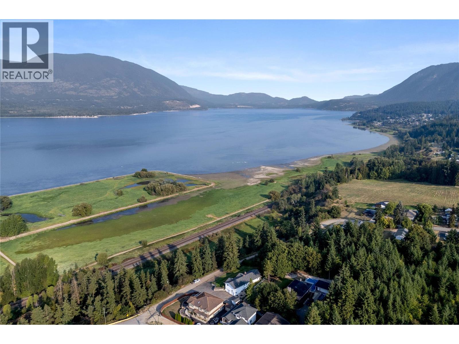  1541 20 Avenue Northeast, Salmon Arm