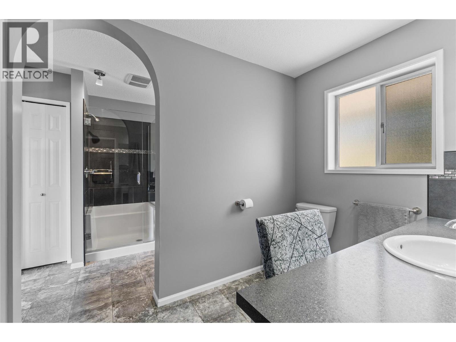  1541 20 Avenue Northeast, Salmon Arm