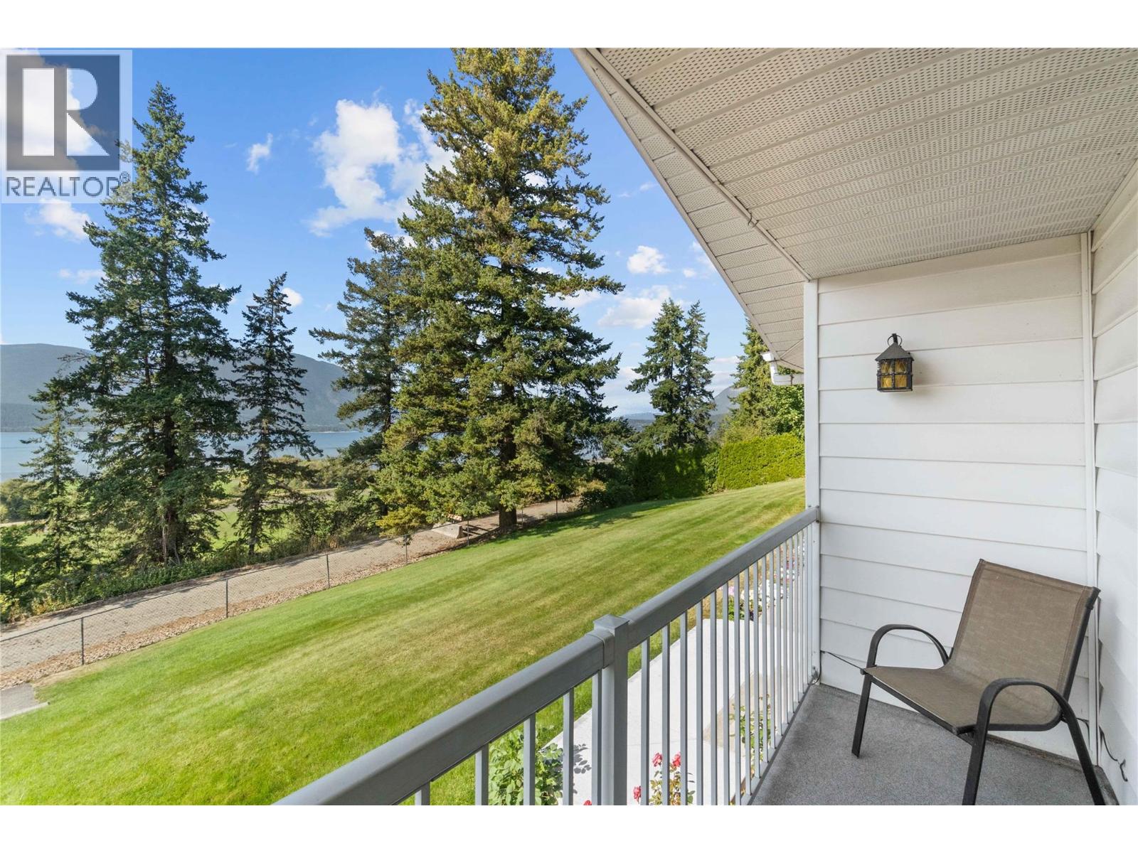  1541 20 Avenue Northeast, Salmon Arm