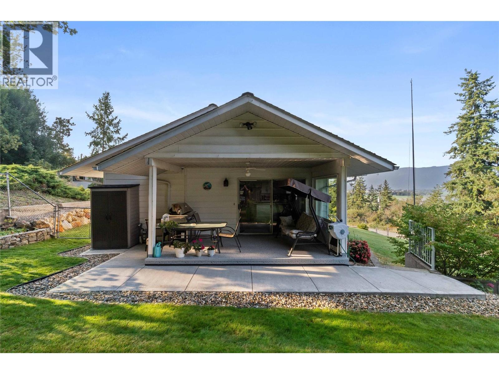  1541 20 Avenue Northeast, Salmon Arm