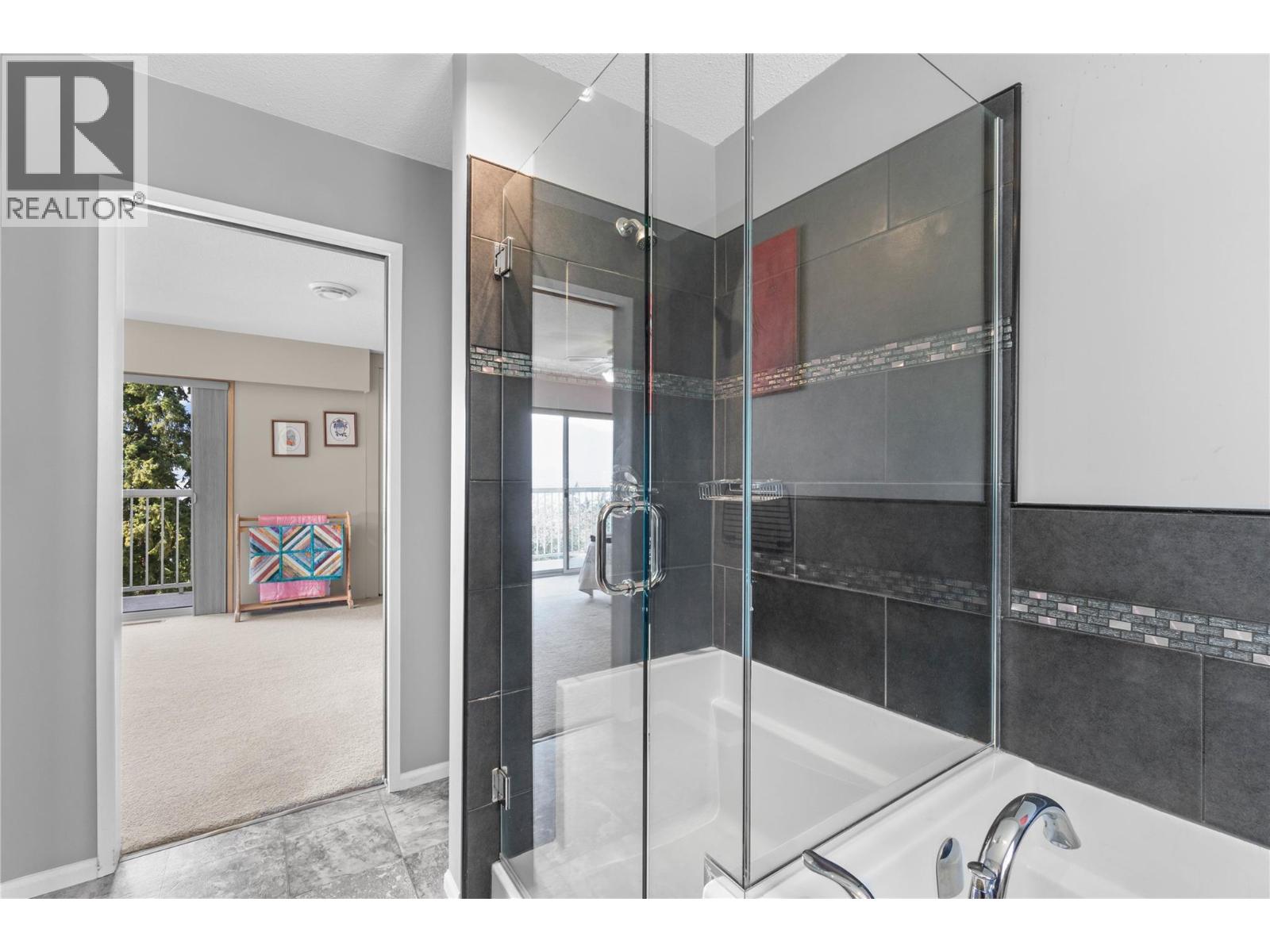  1541 20 Avenue Northeast, Salmon Arm