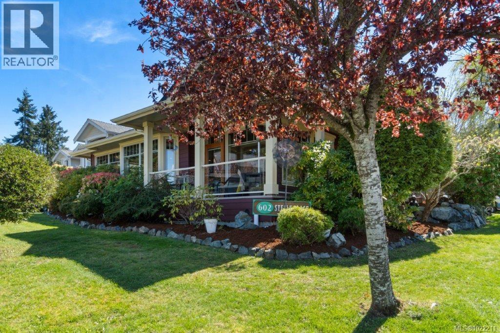 602 Steele Pl, Ladysmith