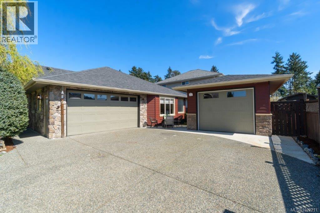 602 Steele Pl, Ladysmith