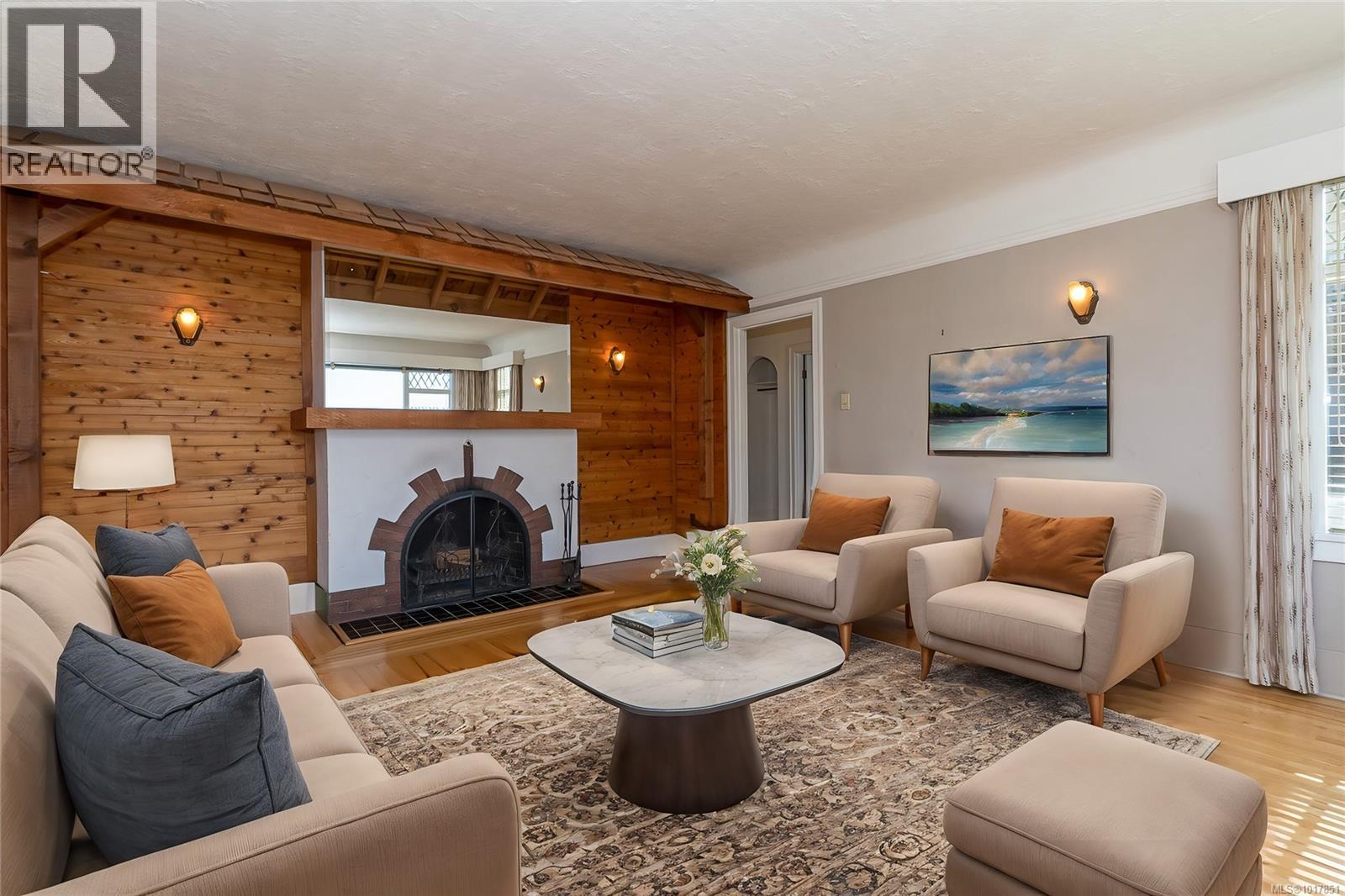  690 Dallas Road, Victoria