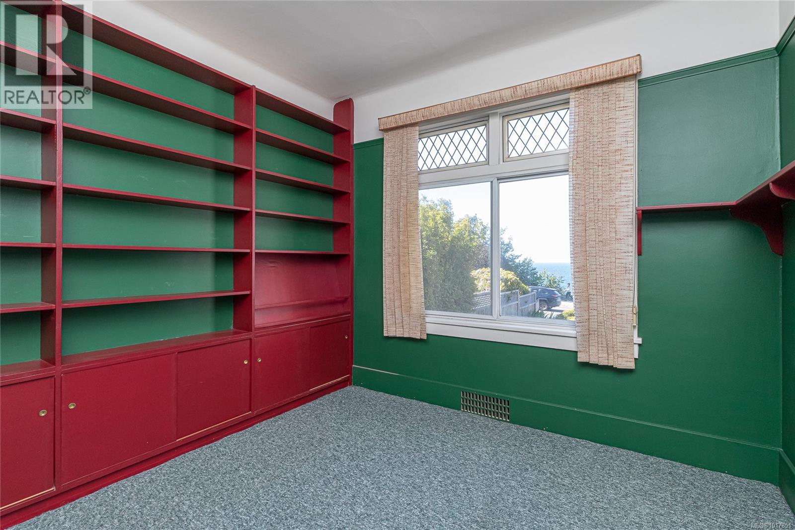  690 Dallas Road, Victoria